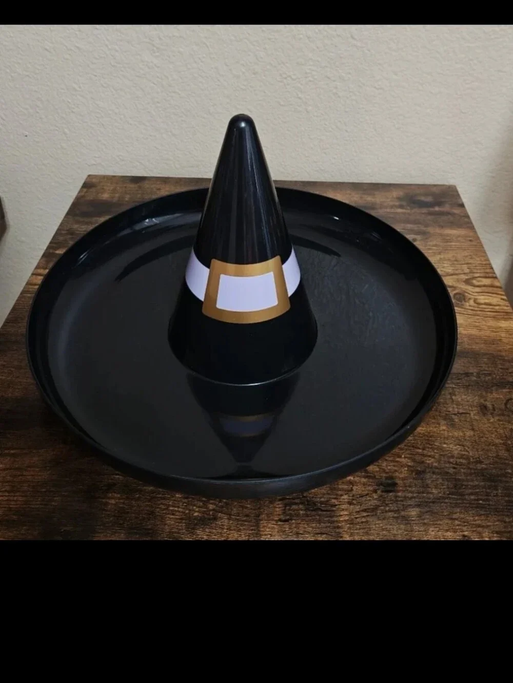 Target Bullseye's Playground Halloween Witches Hat Plastic Serveware 13 1/2